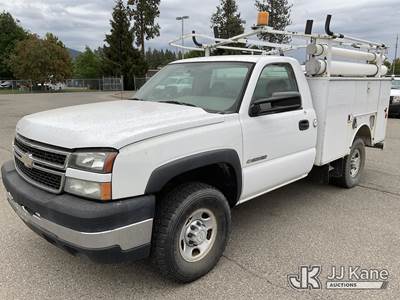2006 Chevrolet Silverado 2500HD Enclosed Service Truck