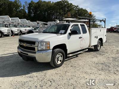 2010 Chevrolet Silverado 2500HD RWD Extended-Cab Service Truck
