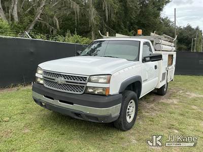 2005 Chevrolet Silverado 2500HD Enclosed Service Truck