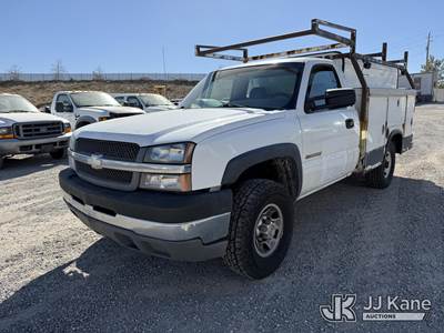 2003 Chevrolet Silverado 2500HD 4x4 Enclosed Service Truck