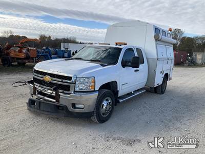 2012 Chevrolet Silverado 3500 Extended-Cab Enclosed Service Truck
