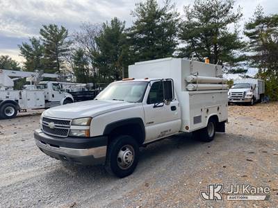 2005 Chevrolet Silverado 3500 Regular Cab 2WD Enclosed Service Truck