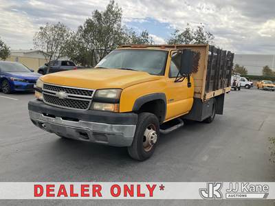 2005 Chevrolet Silverado 3500 Stake Truck