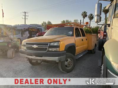 2005 Chevrolet Silverado 3500 Crew-Cab Service Truck
