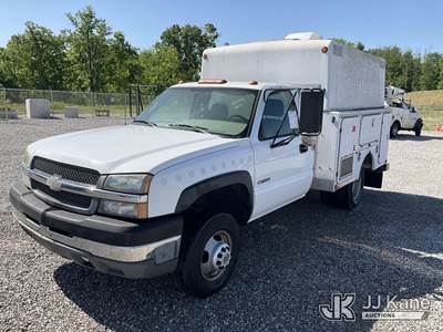 2004 Chevrolet Silverado 3500 Enclosed High-Top Service Truck