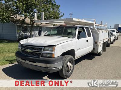 2005 Chevrolet Silverado 3500 Ext. Cab Flatbed/Service Truck