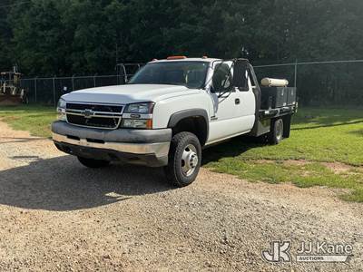 2007 Chevrolet Silverado Classic 3500 Extended-Cab Flatbed/Service Truck