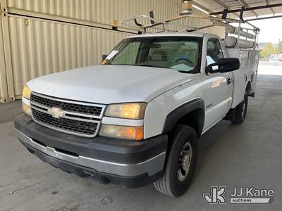 2006 Chevrolet Silverado 3500 Enclosed Service Truck