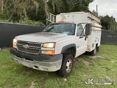2005 Chevrolet Silverado 3500 Enclosed High-Top Service Truck