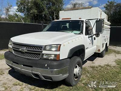 2005 Chevrolet Silverado 3500 Enclosed High-Top Service Truck