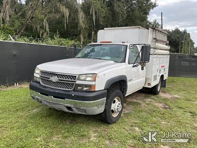 2005 Chevrolet Silverado 3500 Enclosed High-Top Service Truck