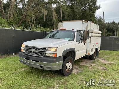 2005 Chevrolet Silverado 3500 Enclosed High-Top Service Truck