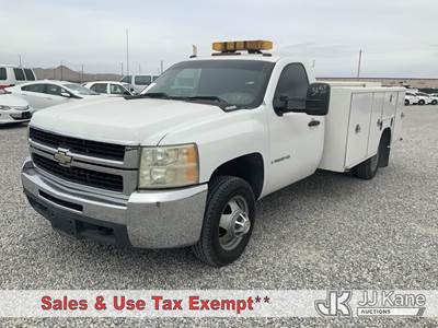 2009 Chevrolet Silverado 3500HD Enclosed Service Truck
