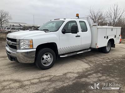 2009 Chevrolet Silverado 3500HD Extended-Cab Enclosed Service Truck