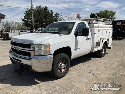 2008 Chevrolet Silverado 3500HD 8 cyl gas Enclosed Service Truck