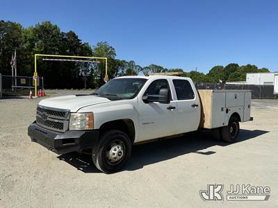 2011 Chevrolet Silverado 3500HD Crew-Cab Service Truck