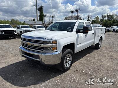 2017 Chevrolet Silverado 3500HD 4x4 Crew-Cab Service Truck