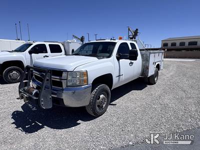 2008 Chevrolet Silverado 3500HD Extended-Cab Service Truck