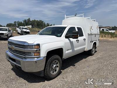 2015 Chevrolet Silverado 3500HD 4x4 Extended-Cab Enclosed High-Top Service Truck