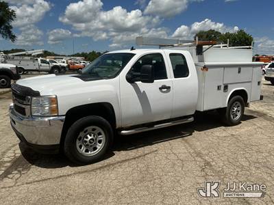 2013 Chevrolet Silverado 3500HD Extended-Cab Enclosed Service Truck