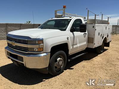 2015 Chevrolet Silverado 3500HD 4x4 Enclosed Service Truck