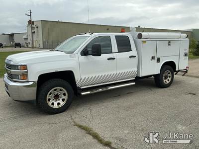 2015 Chevrolet Silverado 3500HD Extended-Cab Enclosed Service Truck