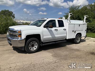 2017 Chevrolet Silverado 3500HD Extended-Cab Enclosed Service Truck