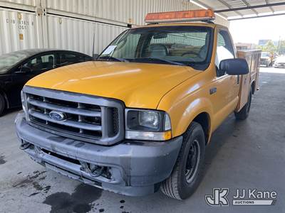 2003 Ford F-250 SD XL 2WD Enclosed Service Truck