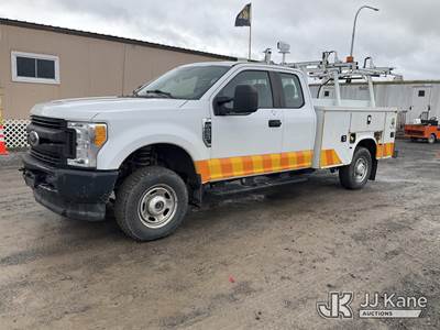 2017 Ford F250 4x4 Extended-Cab Service Truck