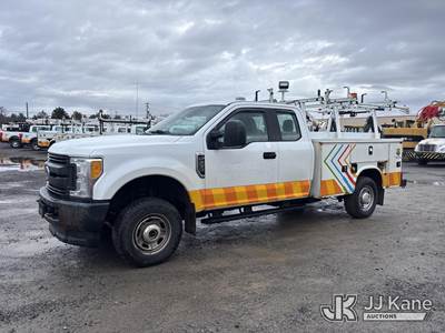 2017 Ford F250 4x4 Extended-Cab Service Truck