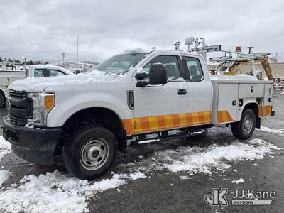 2017 Ford F250 4x4 Extended-Cab Service Truck