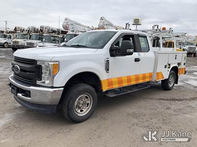2017 Ford F250 4x4 Extended-Cab Service Truck