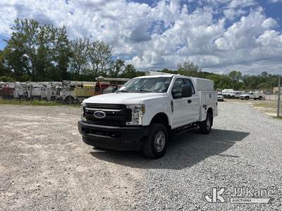 2019 Ford F250 4x4 Extended-Cab Service Truck