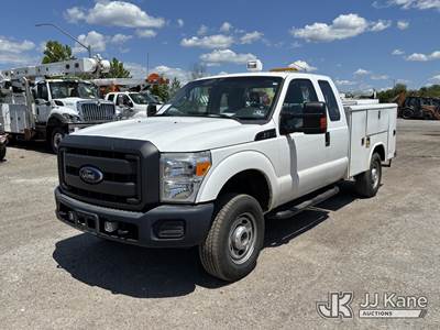 2016 Ford F250 4x4 Extended-Cab Service Truck