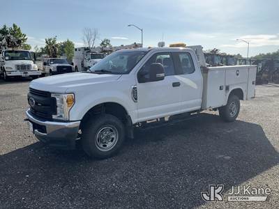2017 Ford F250 4x4 Extended-Cab Service Truck