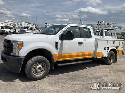2017 Ford F250 4x4 Extended-Cab Service Truck