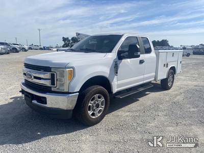 2017 Ford F250 4x4 Extended-Cab Service Truck