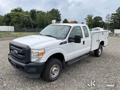 2015 Ford F250 4x4 Extended-Cab Service Truck