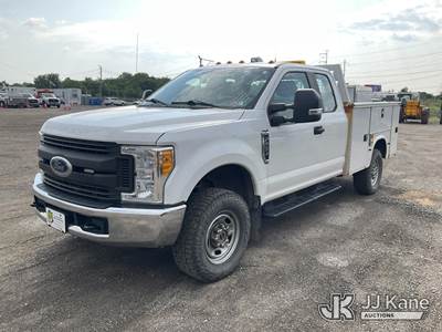 2017 Ford F250 4x4 Extended-Cab Service Truck