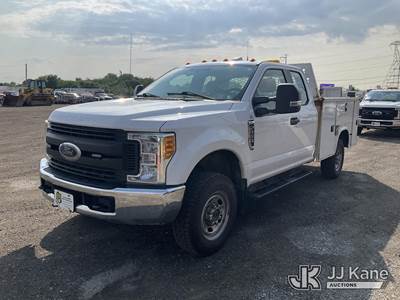 2017 Ford F250 4x4 Extended-Cab Service Truck