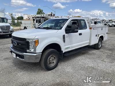 2017 Ford F250 4x4 Extended-Cab Service Truck