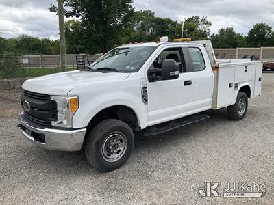 2017 Ford F250 4x4 Extended-Cab Service Truck