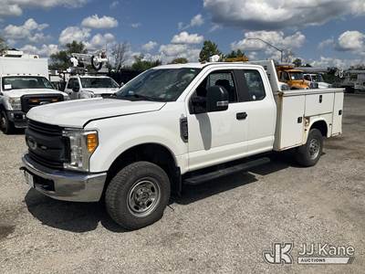 2017 Ford F250 4x4 Extended-Cab Service Truck