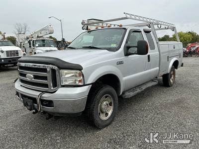 2006 Ford F250 4x4 Extended-Cab Service Truck