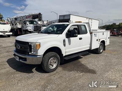 2017 Ford F250 4x4 Extended-Cab Service Truck