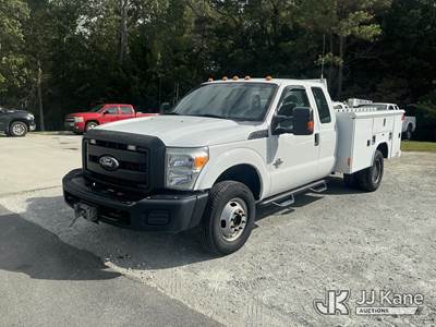 2011 Ford F350 4x4 Extended-Cab Service Truck