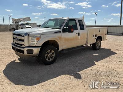 2015 Ford F350 4x4 Extended-Cab Service Truck
