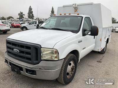 2005 Ford F-350 SD Enclosed Service Truck
