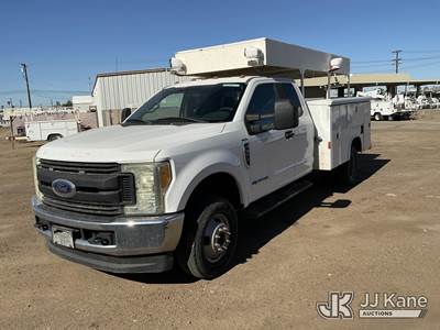 2017 Ford F350 4x4 Extended-Cab Service Truck