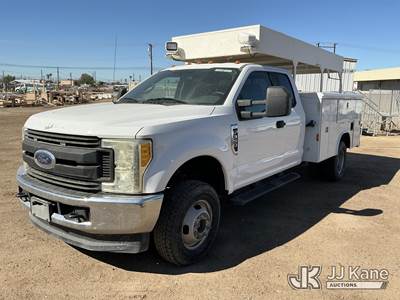 2017 Ford F350 4x4 Extended-Cab Service Truck